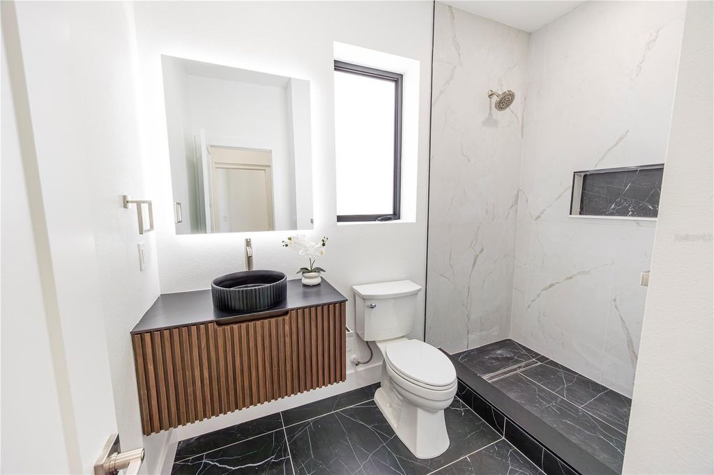 Image 66 of property listing at 2521 18TH AVENUE N, St Petersburg, FL 33713