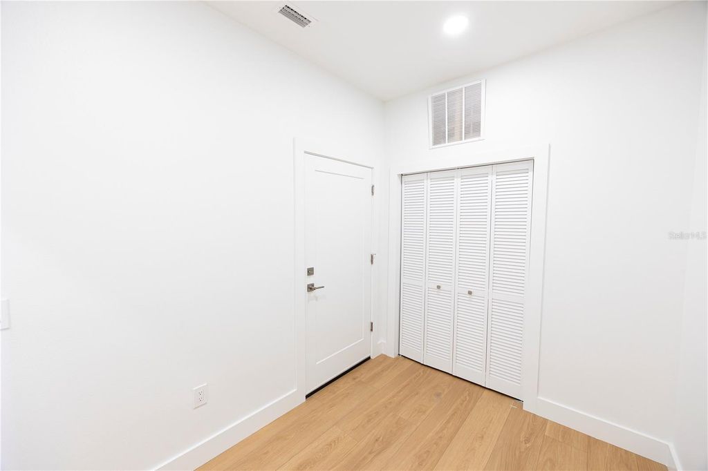 Image 70 of property listing at 2521 18TH AVENUE N, St Petersburg, FL 33713