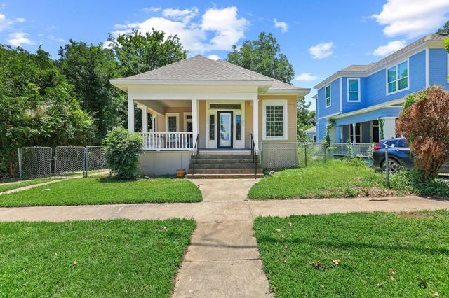 614 W Owings Street, Denison, TX 75020