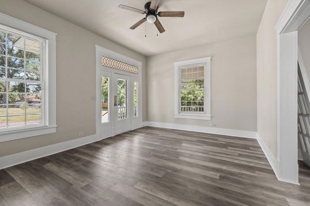 614 W Owings Street, Denison, TX 75020