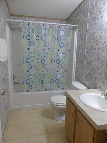 422 Hutchinson Street, Bowie, TX 76230