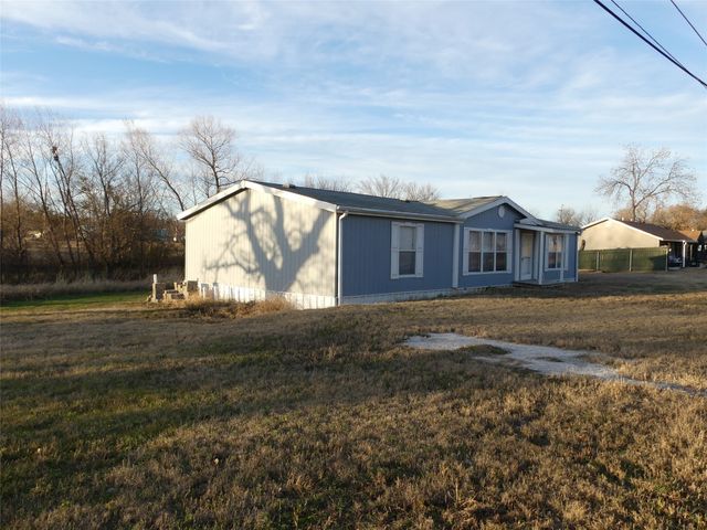 422 Hutchinson Street, Bowie, TX 76230