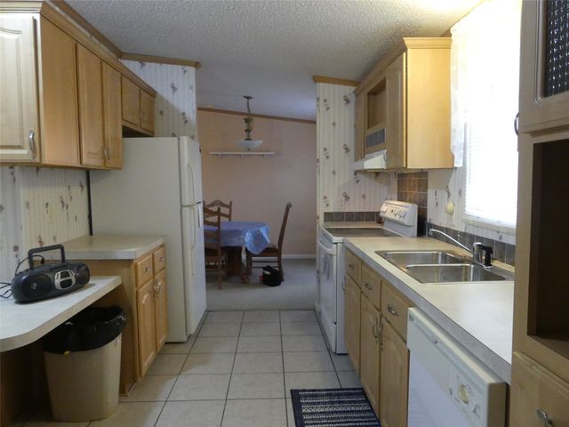 422 Hutchinson Street, Bowie, TX 76230