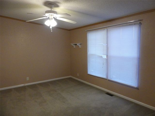 422 Hutchinson Street, Bowie, TX 76230