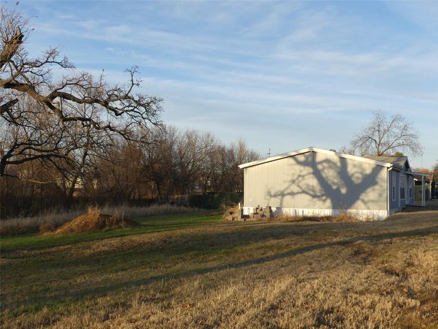 422 Hutchinson Street, Bowie, TX 76230