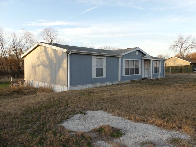 422 Hutchinson Street, Bowie, TX 76230