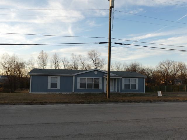 422 Hutchinson Street, Bowie, TX 76230