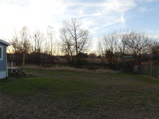 422 Hutchinson Street, Bowie, TX 76230