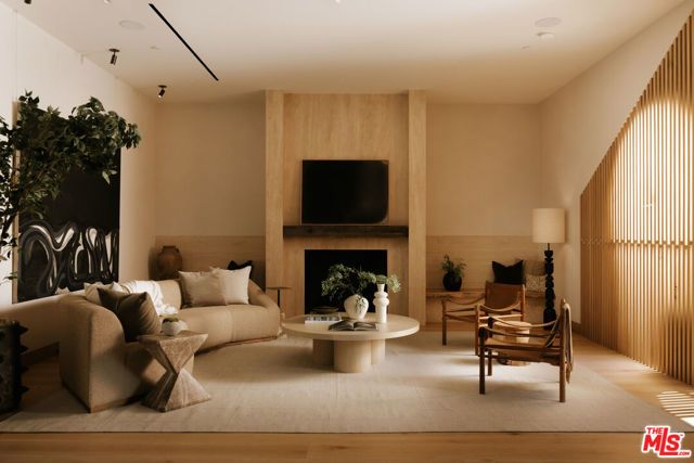 1307 N Doheny Drive, Los Angeles, CA 90069