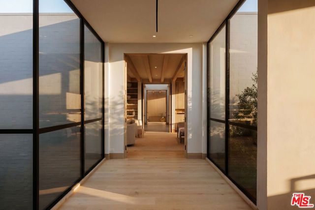 1307 N Doheny Drive, Los Angeles, CA 90069