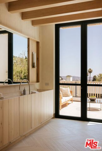 1307 N Doheny Drive, Los Angeles, CA 90069