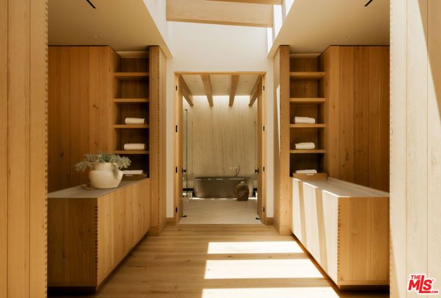 1307 N Doheny Drive, Los Angeles, CA 90069