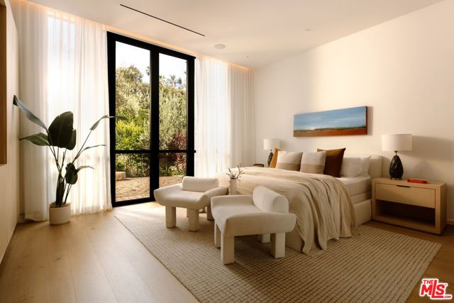 1307 N Doheny Drive, Los Angeles, CA 90069