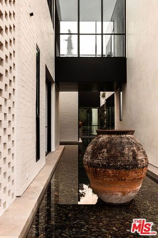 1307 N Doheny Drive, Los Angeles, CA 90069