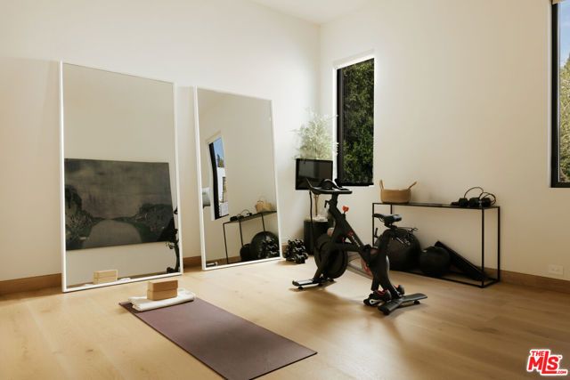 1307 N Doheny Drive, Los Angeles, CA 90069