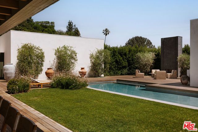 1307 N Doheny Drive, Los Angeles, CA 90069