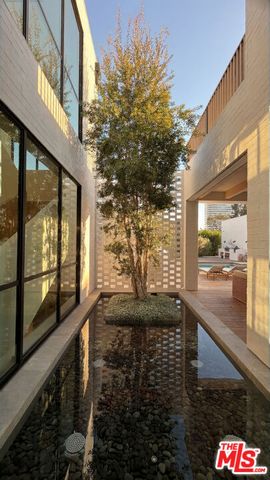 1307 N Doheny Drive, Los Angeles, CA 90069