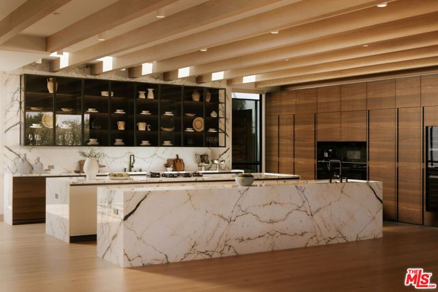 1307 N Doheny Drive, Los Angeles, CA 90069