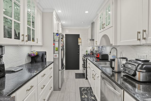 6851 Roswell Road APT Q 8, Sandy Springs, GA 30328