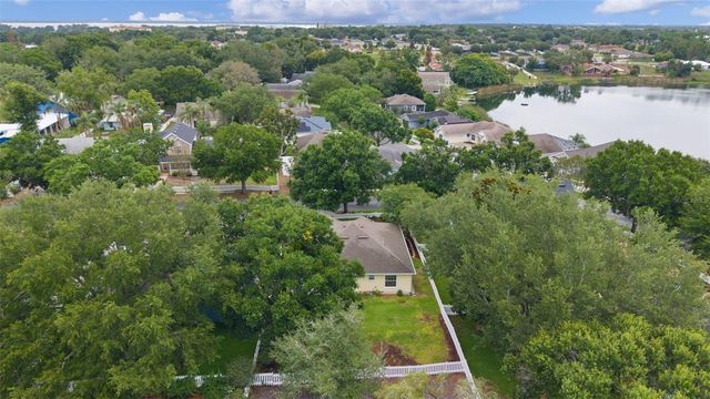 1622 LAUREL WAY, Tavares, FL 32778