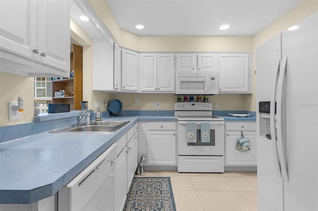 1622 LAUREL WAY, Tavares, FL 32778