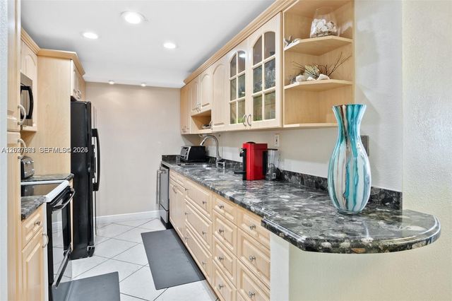5401 Collins Avenue 807, Miami Beach, FL 33140