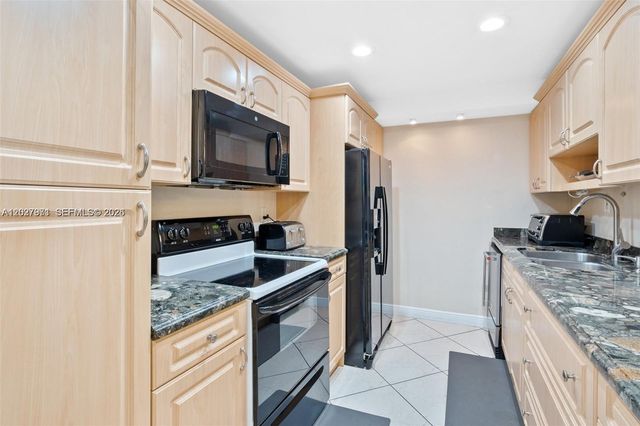 5401 Collins Avenue 807, Miami Beach, FL 33140