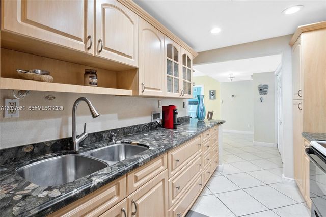 5401 Collins Avenue 807, Miami Beach, FL 33140