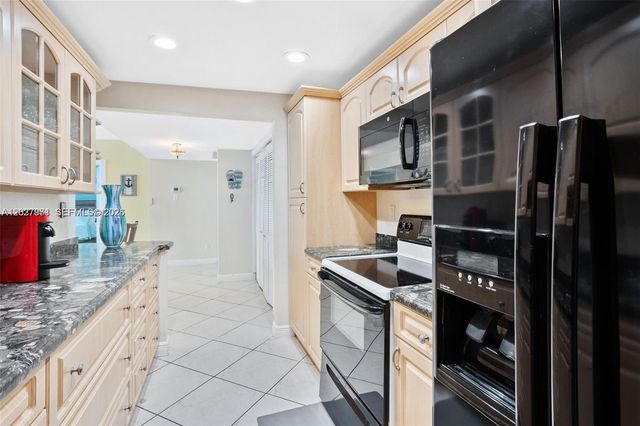 5401 Collins Avenue 807, Miami Beach, FL 33140