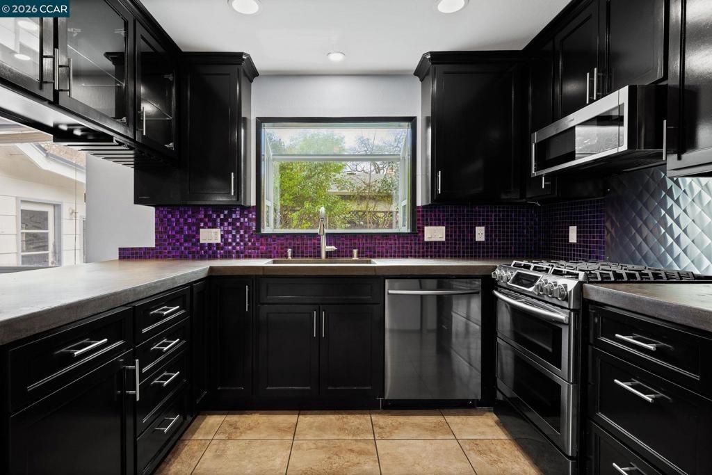 Image 8 of property listing at 959 959 Chandler Ct, Concord, CA 94518