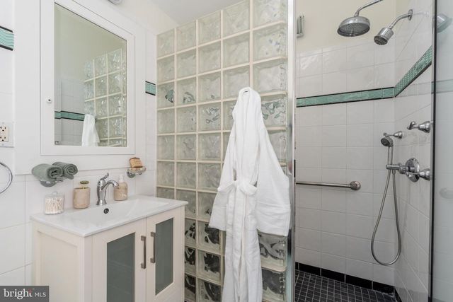 5103 CHEVY CHASE PKWY NW, Washington, DC 20008
