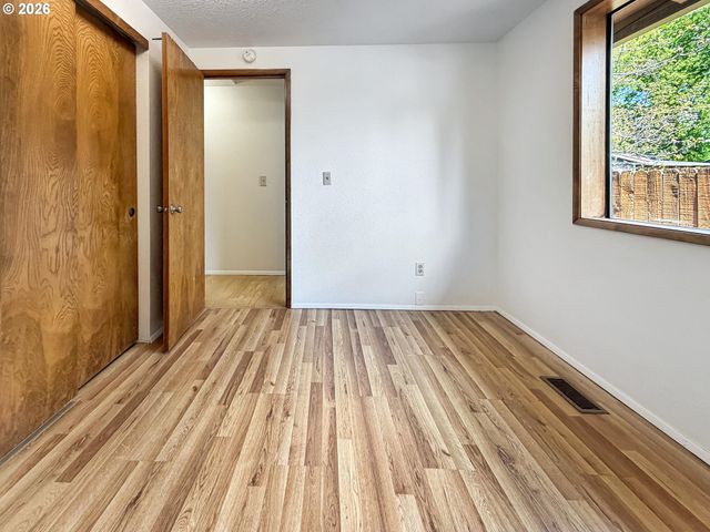 18513 Se STEPHENS St, Portland, OR 97233