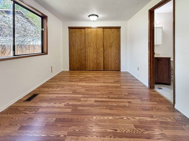 18513 Se STEPHENS St, Portland, OR 97233