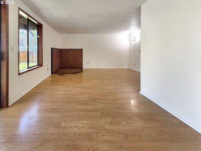 18513 Se STEPHENS St, Portland, OR 97233