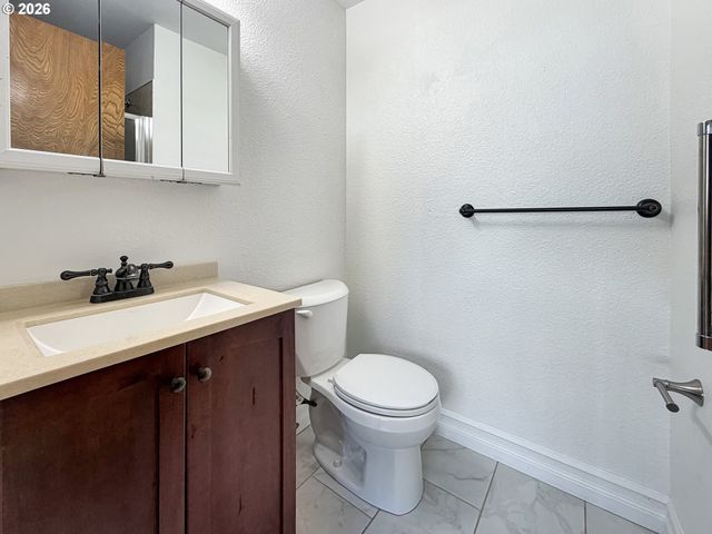 18513 Se STEPHENS St, Portland, OR 97233