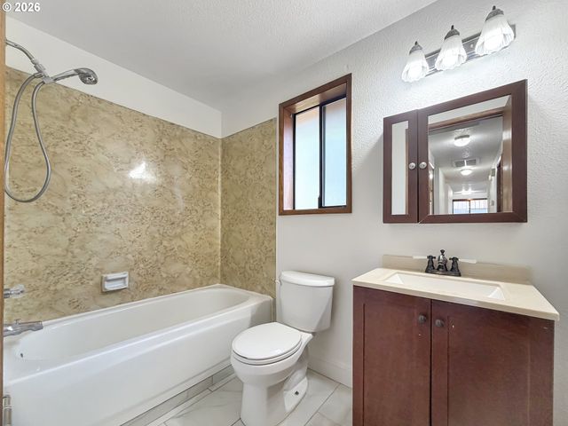 18513 Se STEPHENS St, Portland, OR 97233
