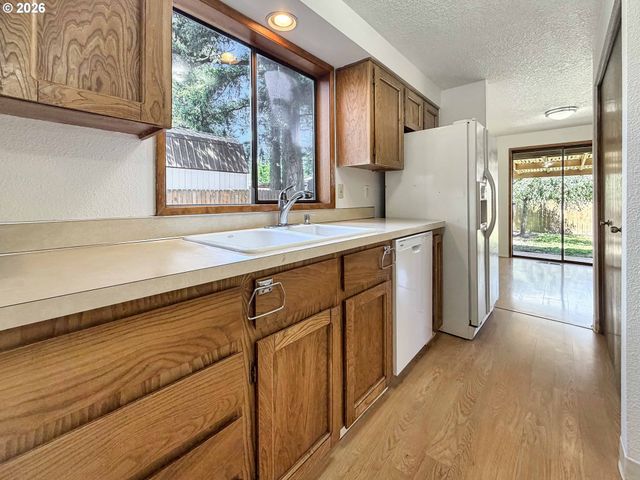 18513 Se STEPHENS St, Portland, OR 97233