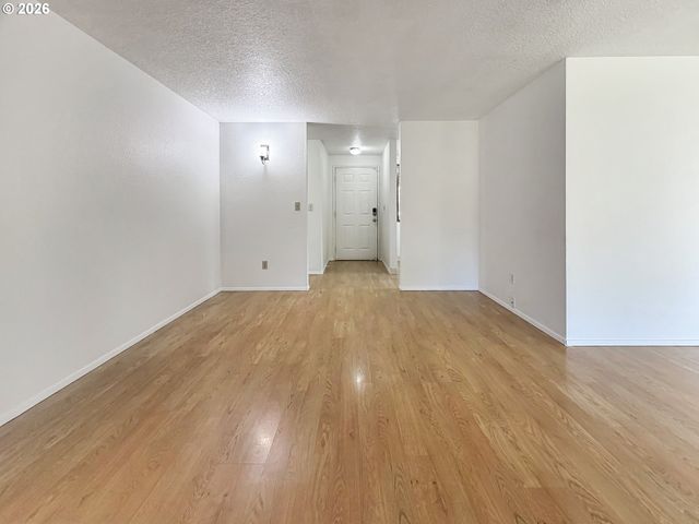 18513 Se STEPHENS St, Portland, OR 97233