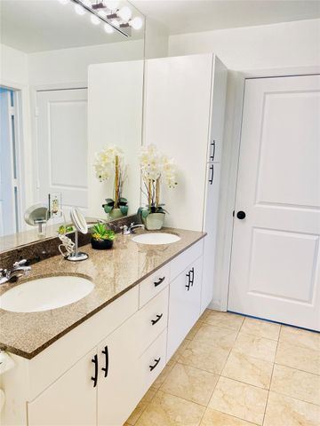 3505 Sage Road 1108, Houston, TX 77056