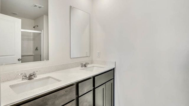 427 lakeshore Court, St. Charles, IL 60174