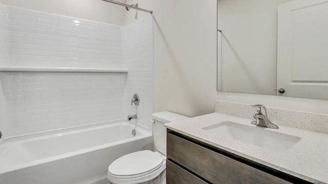 427 lakeshore Court, St. Charles, IL 60174