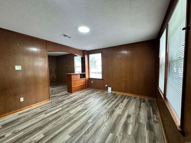 189 Roosevelt Road, Jacksonville, AR 72076