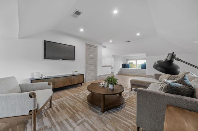 34 Woodland Avenue, Columbus, OH 43203