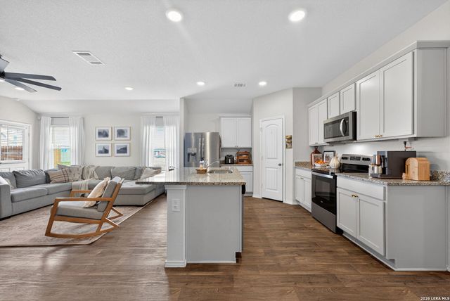 1037 NORWAY DR, Seguin, TX 78155