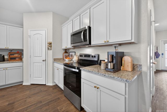 1037 NORWAY DR, Seguin, TX 78155