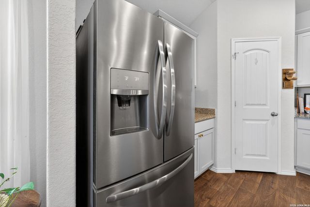 1037 NORWAY DR, Seguin, TX 78155