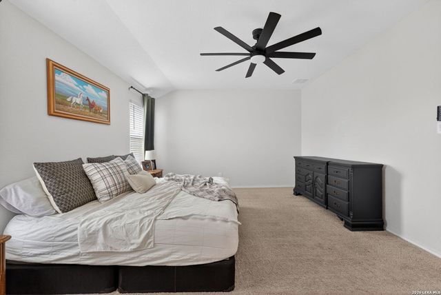 1037 NORWAY DR, Seguin, TX 78155