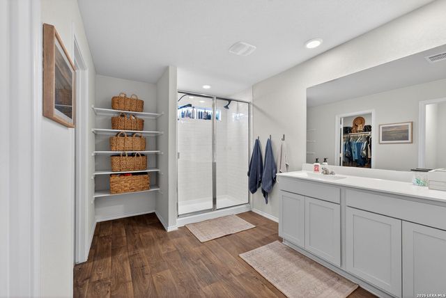 1037 NORWAY DR, Seguin, TX 78155