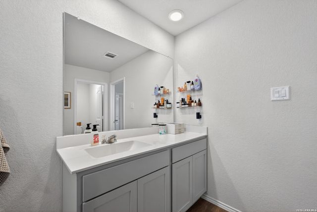 1037 NORWAY DR, Seguin, TX 78155