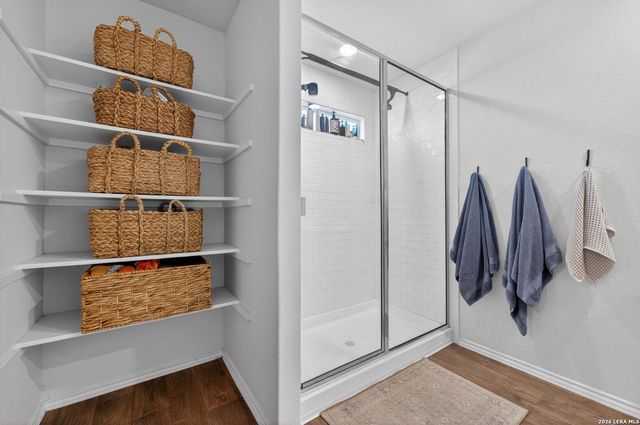 1037 NORWAY DR, Seguin, TX 78155